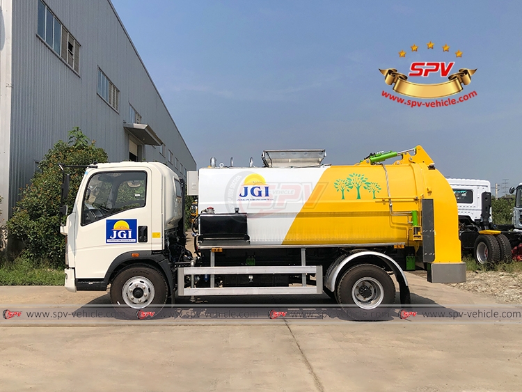 5 CBM Kitchen Waste Disposal Truck Sinotruk HOWO - LS